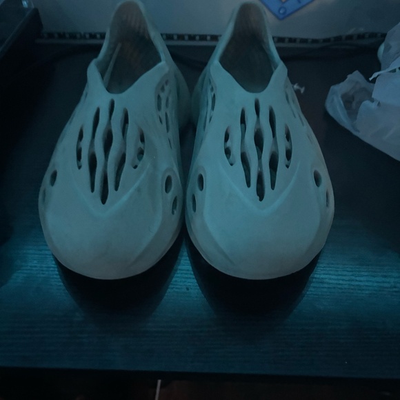 Yeezy foam runners size 10 stone sage - Picture 2 of 4